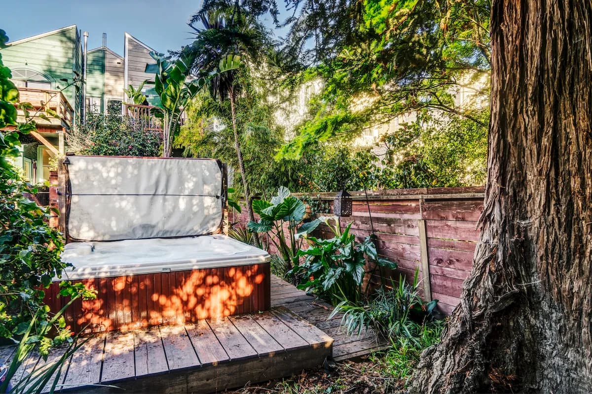 Mission District Hot Tub & Redwood Garden Oasis - Photo 15