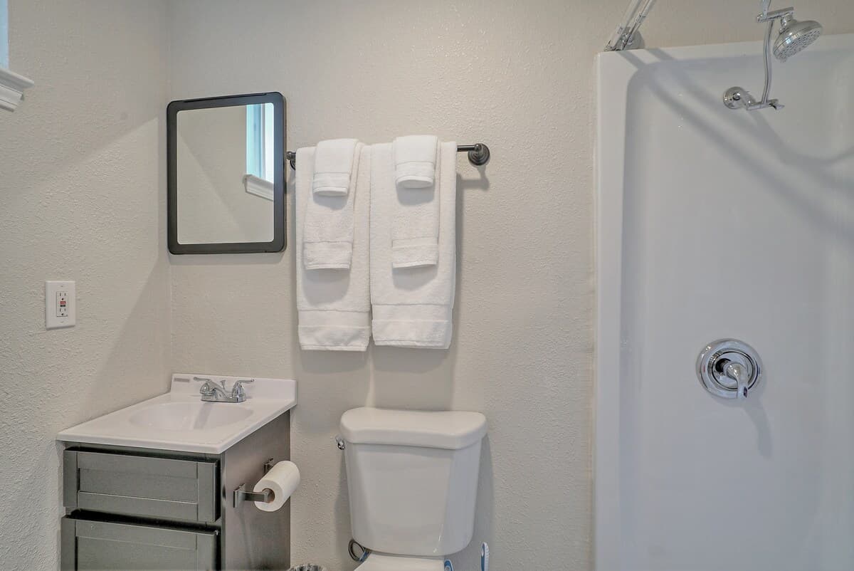 Home in Mountain View · ★4.88 · 4 bedrooms · 6 beds · 3.5 baths - Image 35
