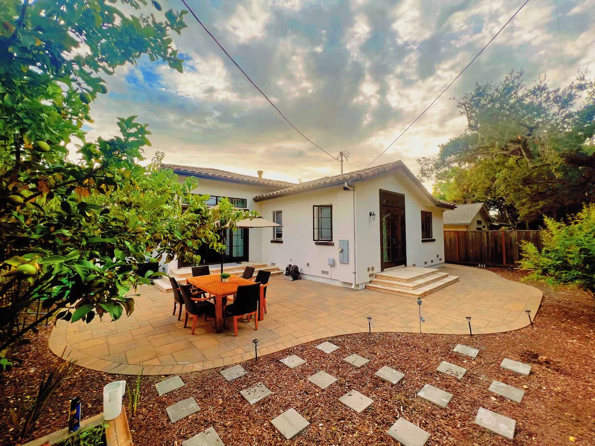 Home in Palo Alto · ★4.56 · 4 bedrooms · 4 beds · 2.5 baths - Image 51