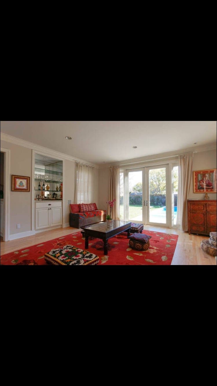 Home in Menlo Park · ★4.84 · 5 bedrooms · 6 beds · 4.5 baths - Image 3
