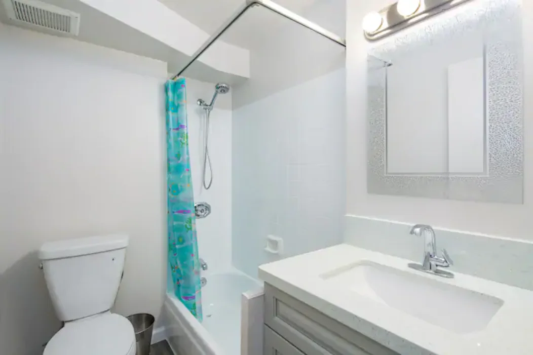 Condo in Honolulu · ★4.53 · Studio · 1 bed · 1 private bath - Image 8