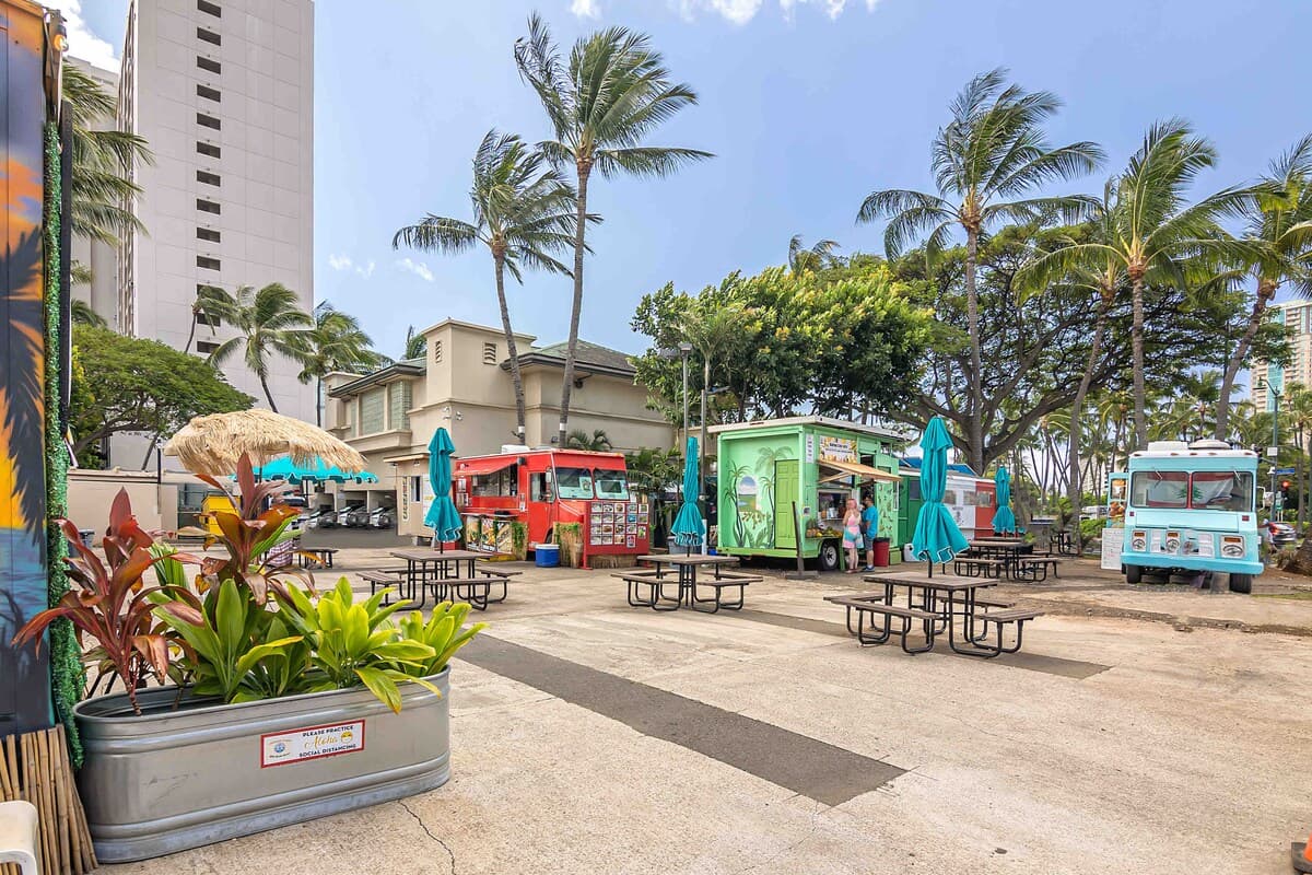 Condo in Honolulu · ★4.72 · Studio · 2 beds · 1 private bath - Image 48