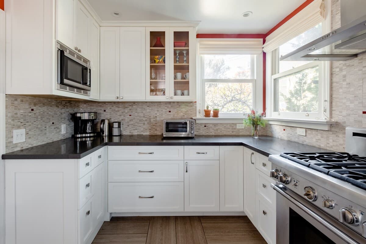 Noe Valley Victorian w/ Chef's Kitchen & Yard - Photo 12