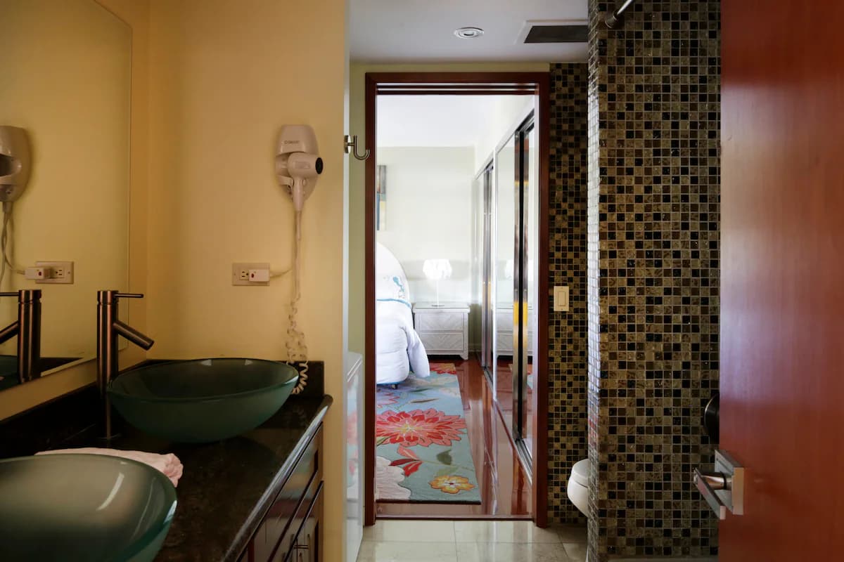 Condo in Honolulu · ★4.88 · 1 bedroom · 3 beds · 1 bath - Image 32