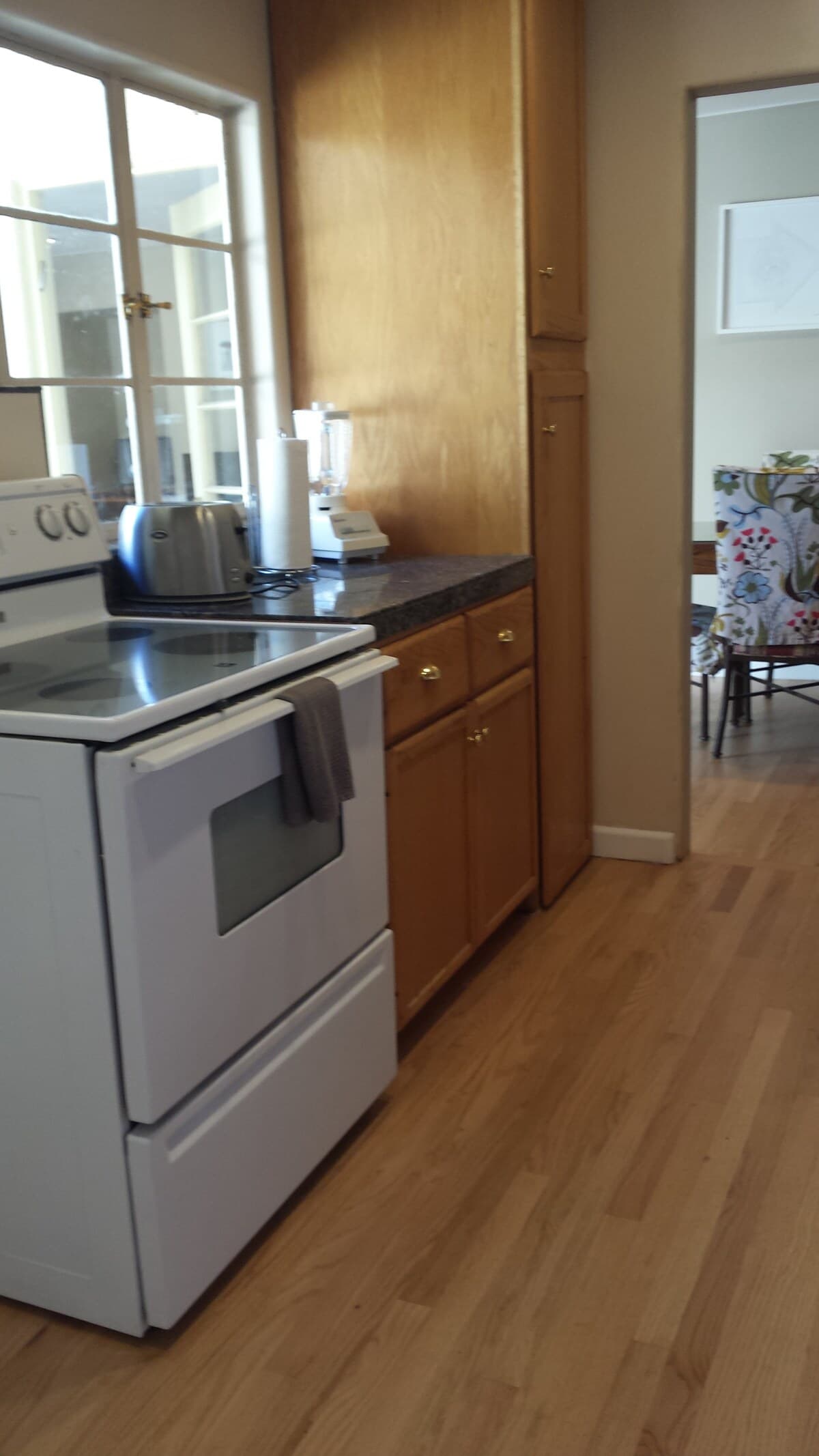 Home in Palo Alto · ★4.16 · 2 bedrooms · 3 beds · 1.5 baths - Image 15