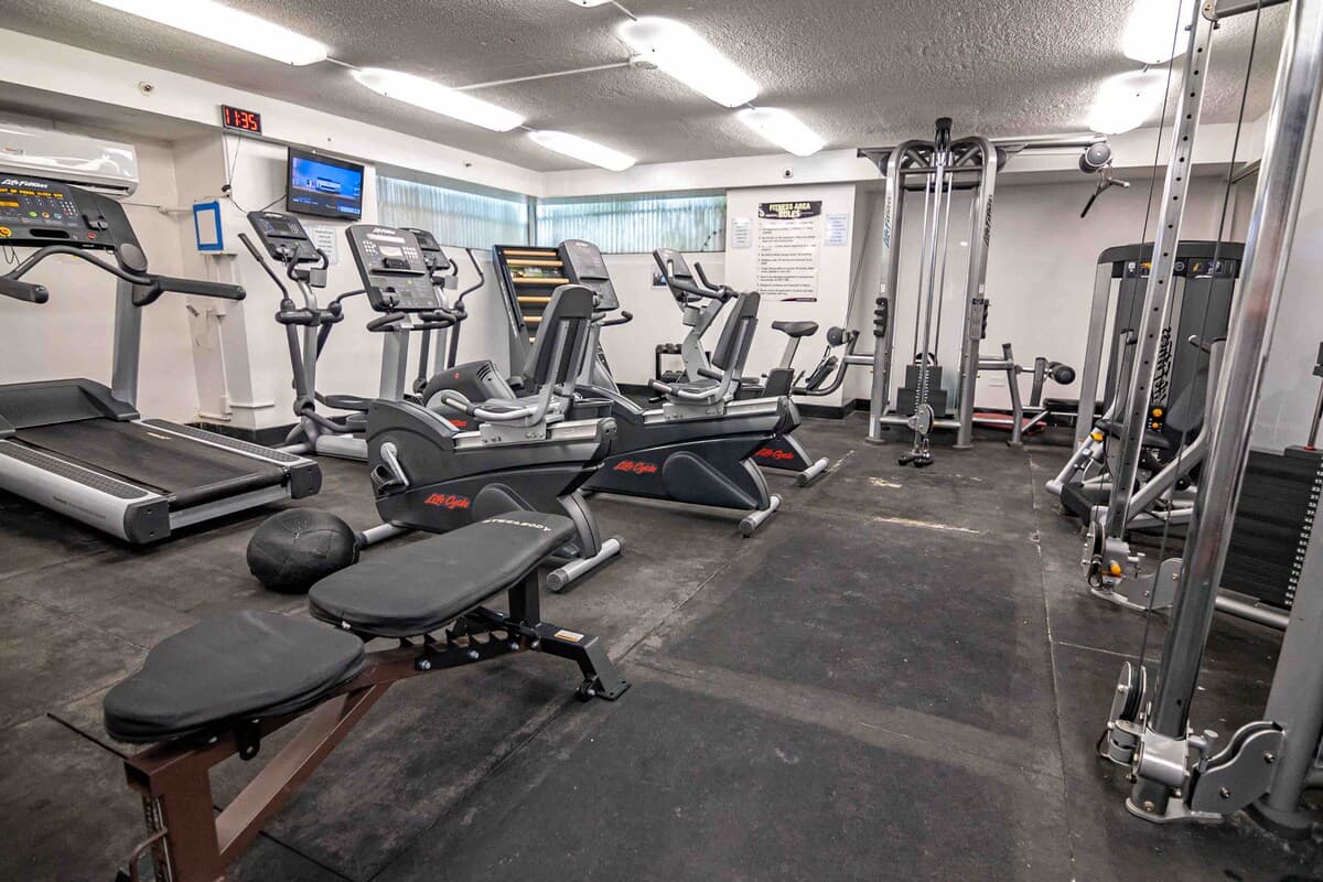 Condo in Honolulu · ★4.72 · Studio · 2 beds · 1 private bath - Image 46