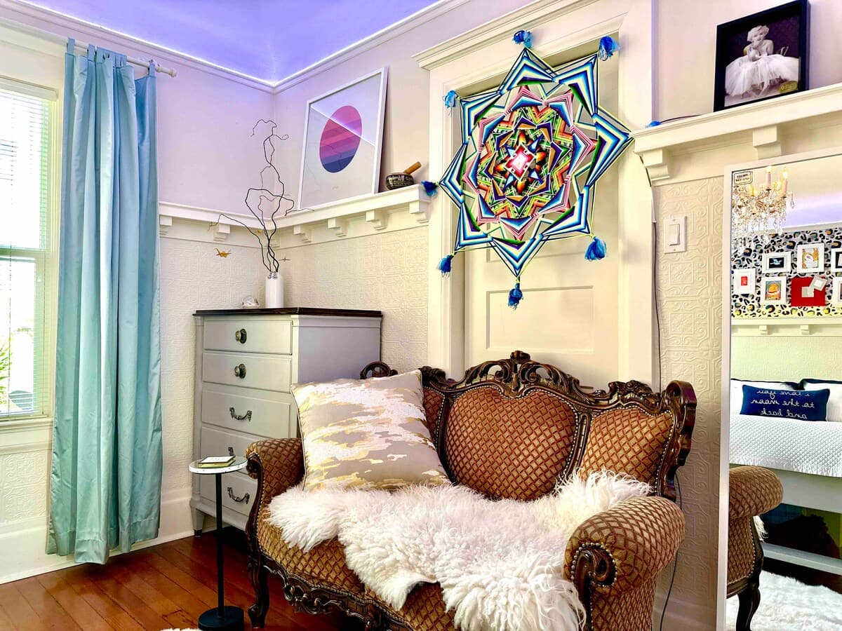 Victorian Oasis with Original Art & Chandeliers - Photo 40