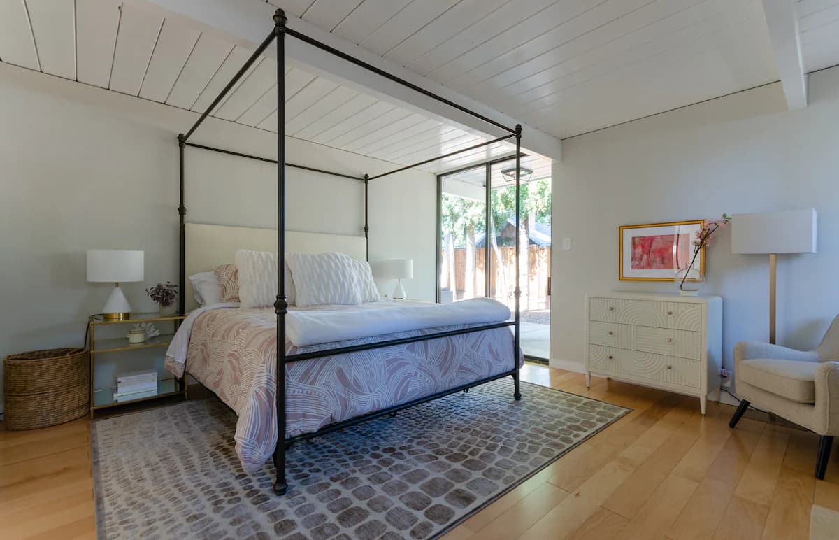 Home in Palo Alto · ★5.0 · 5 bedrooms · 6 beds · 3 baths - Image 13