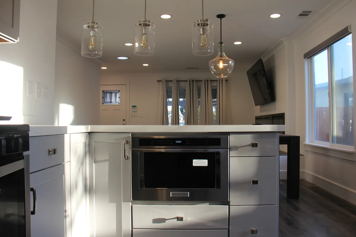 Home in East Palo Alto · ★4.92 · 4 bedrooms · 4 beds · 2 baths - Image 14