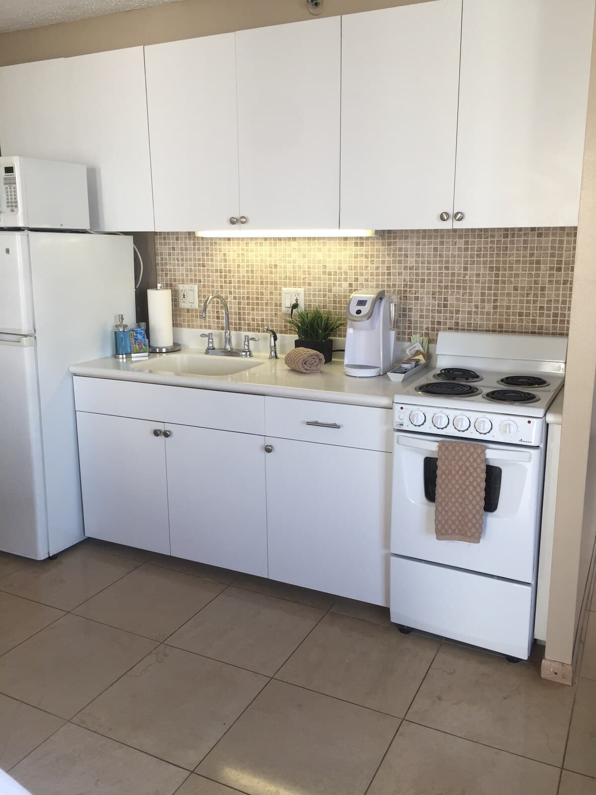 Condo in Honolulu · ★4.79 · Studio · 1 bed · 1 shared bath - Image 8