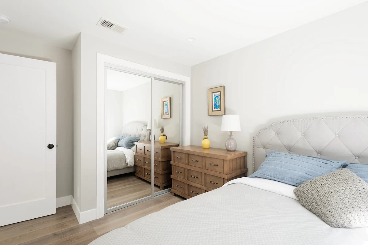 Clean & Private Family Guest Suite near the Beach - Photo 14