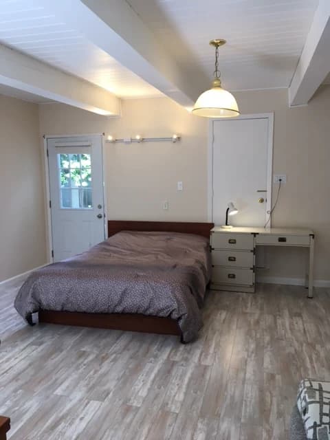 Home in Palo Alto · ★4.76 · 1 bedroom · 2 beds · 1 bath - Image 1
