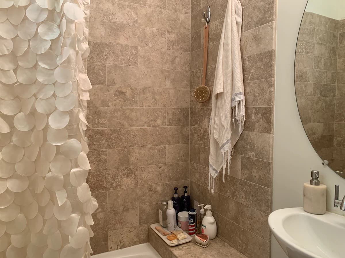 Charming Pacific Heights Condo with Parking - Photo 14