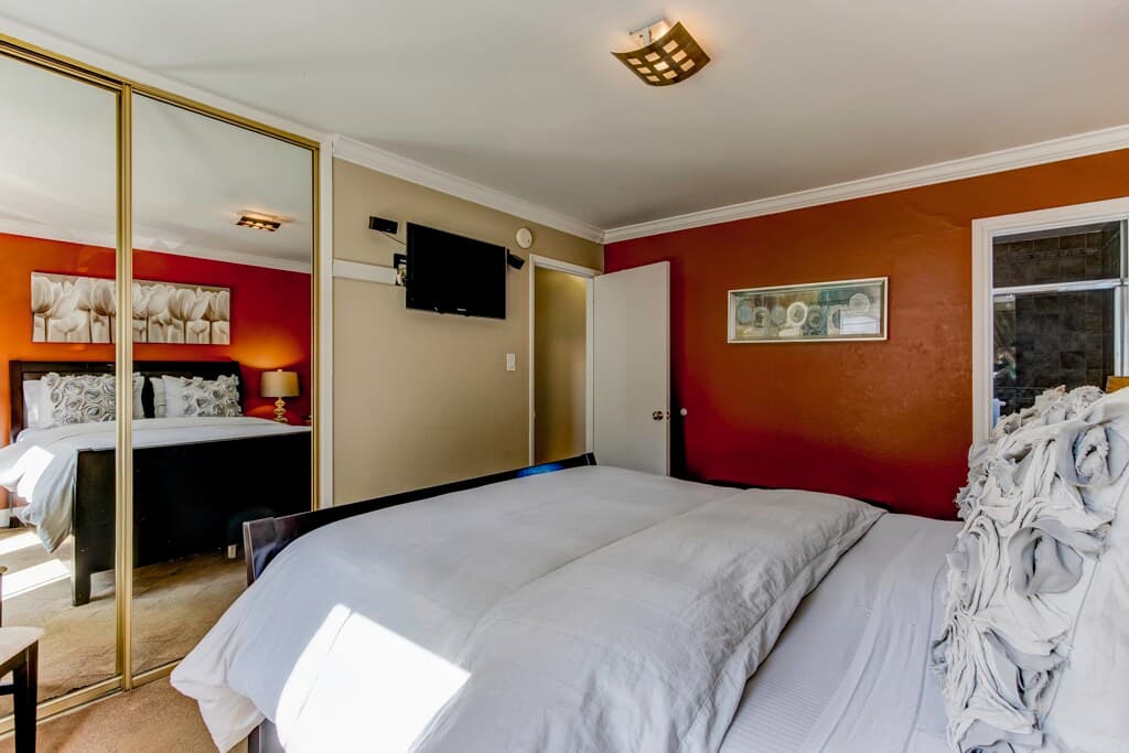 Stylish Mission/Castro Home with Skyline View - Photo 17