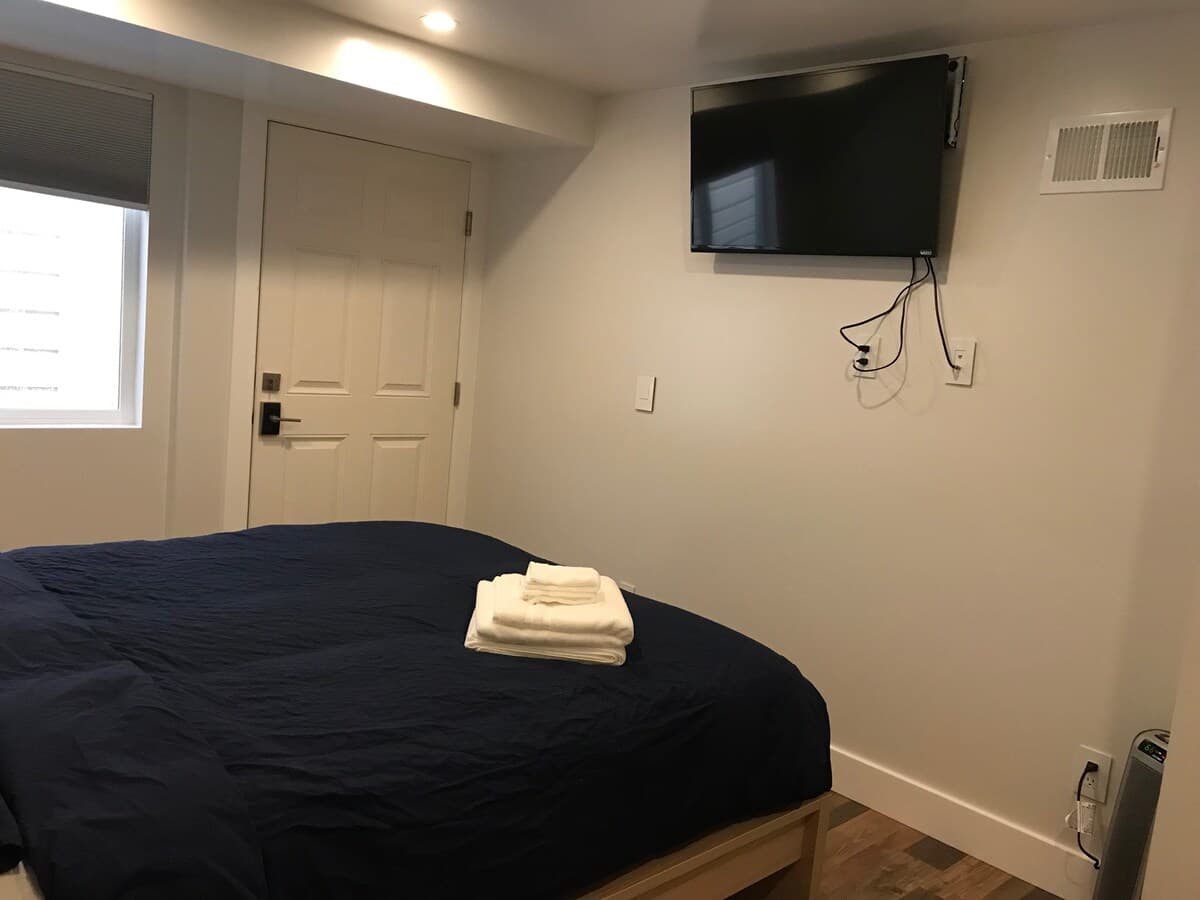 3BR 2BA no kitchen, $25/day parking option (<16ft) - Photo 11