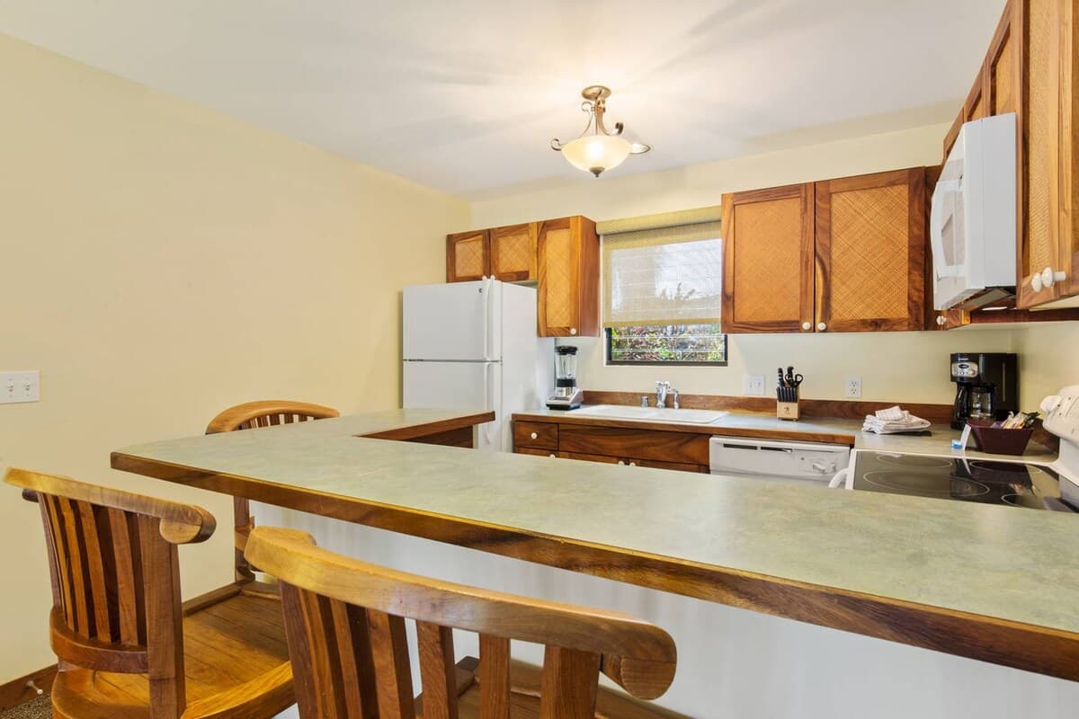 Condo in Kailua-Kona · ★4.81 · 2 bedrooms · 2 beds · 2 baths - Image 10