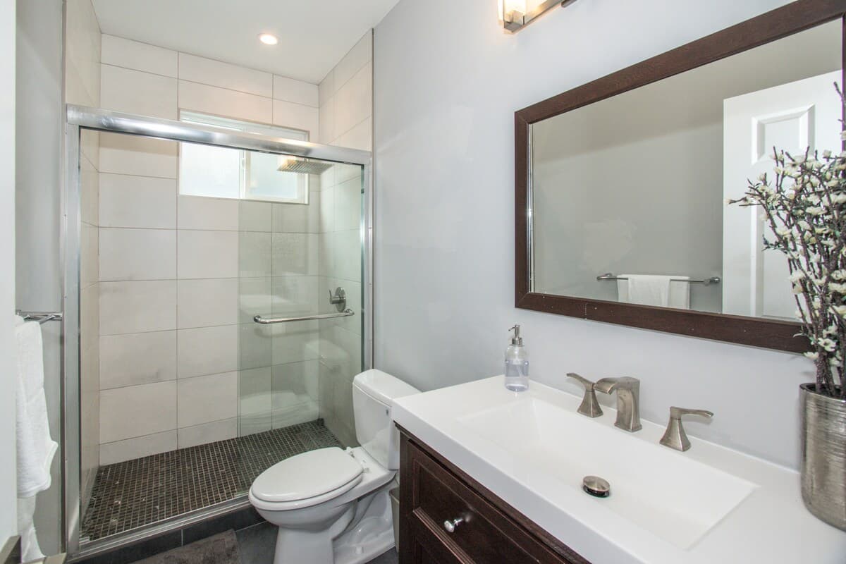 Home in Daly City · ★4.88 · 8 bedrooms · 16 beds · 5 baths - Image 29