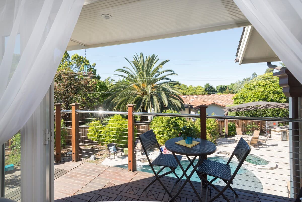 Urban Treehouse Romantic Retreat with Pool - Photo 16