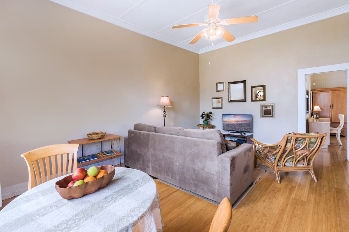 Renovated Plantation Home; Walk into Wailuku Town! - Image 6
