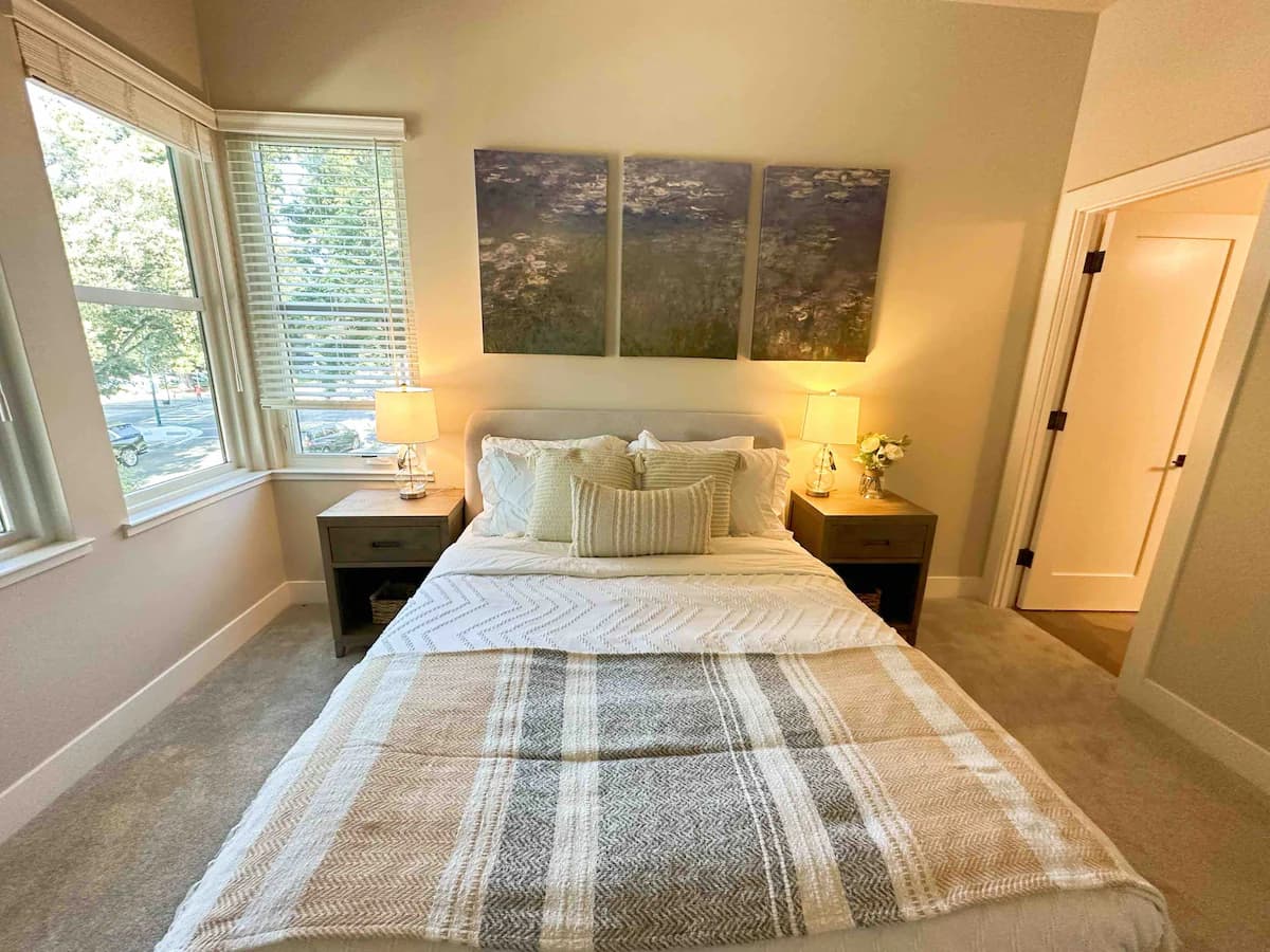 2021 Luxury Home, Private Baths, Silicon Valley - Photo 16