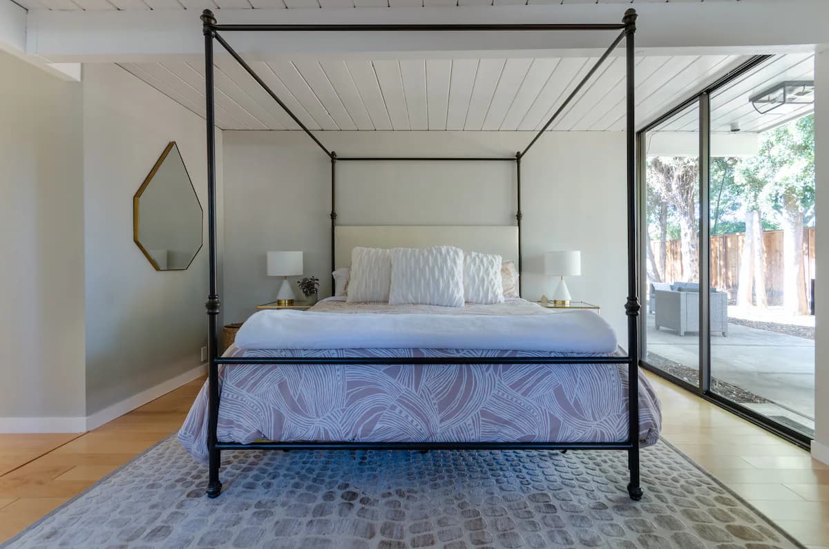 Home in Palo Alto · ★5.0 · 5 bedrooms · 6 beds · 3 baths - Image 14