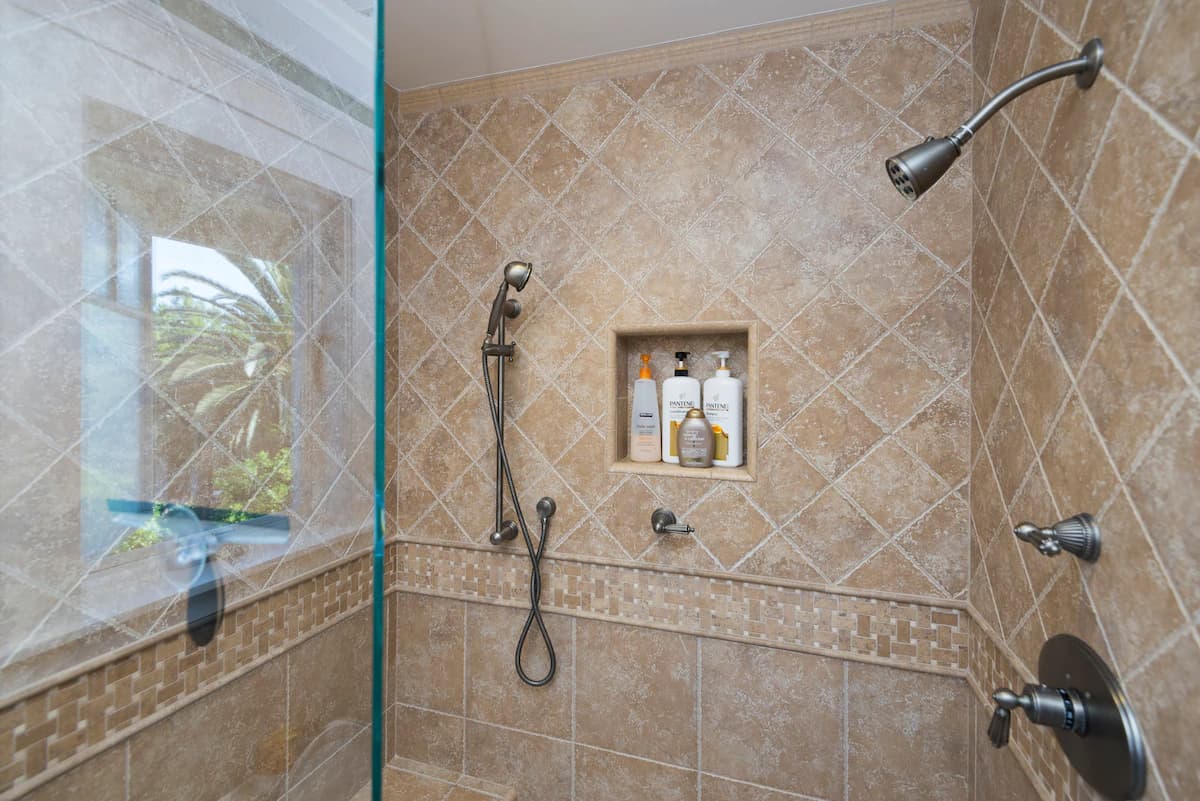 Urban Treehouse Romantic Retreat with Pool - Photo 12