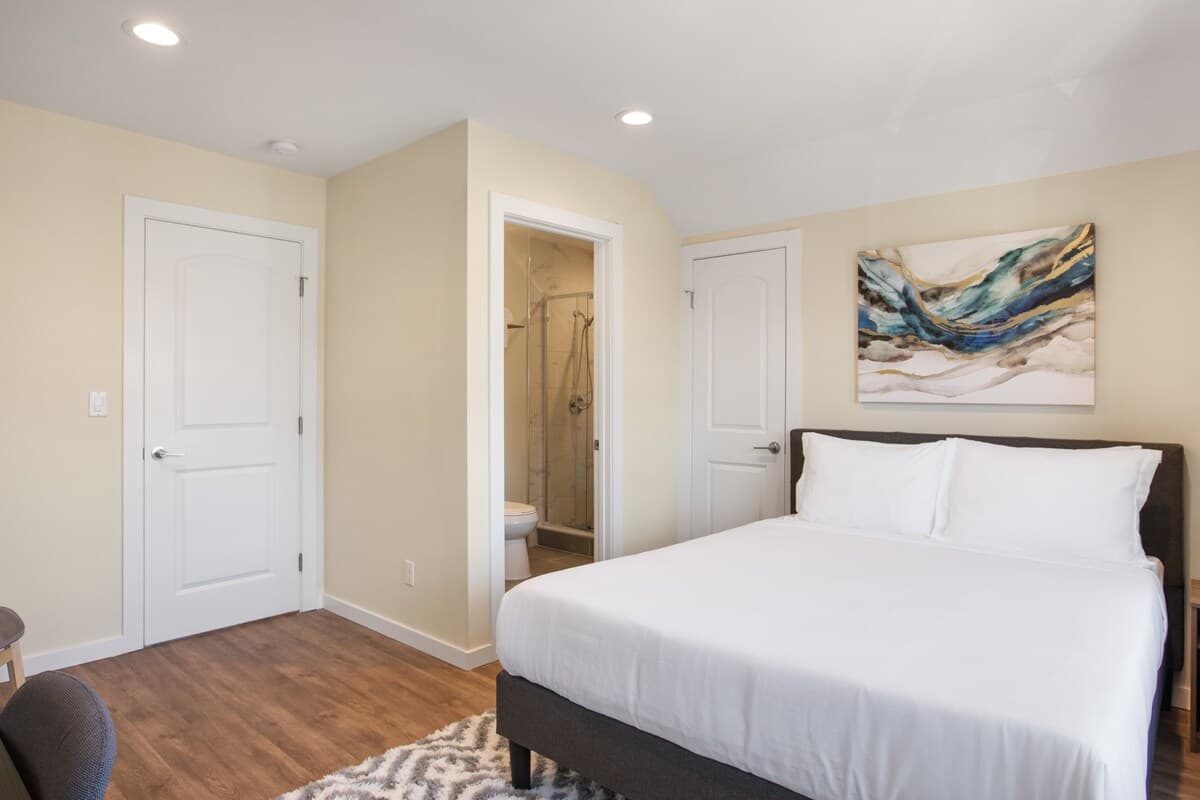 Home in Daly City · ★4.98 · 5 bedrooms · 7 beds · 5 baths - Image 20