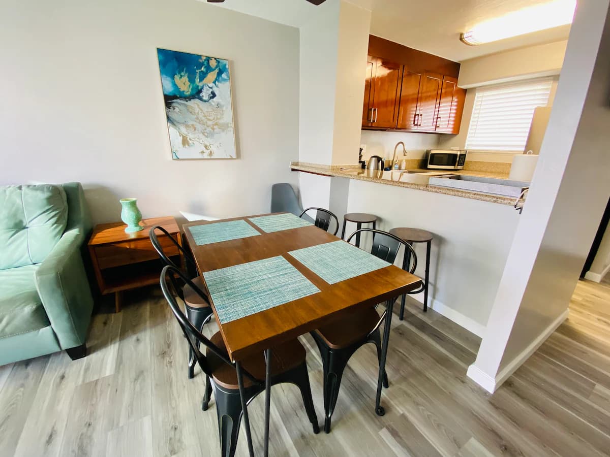Waikiki 2 Bedroom Condo - Image 11