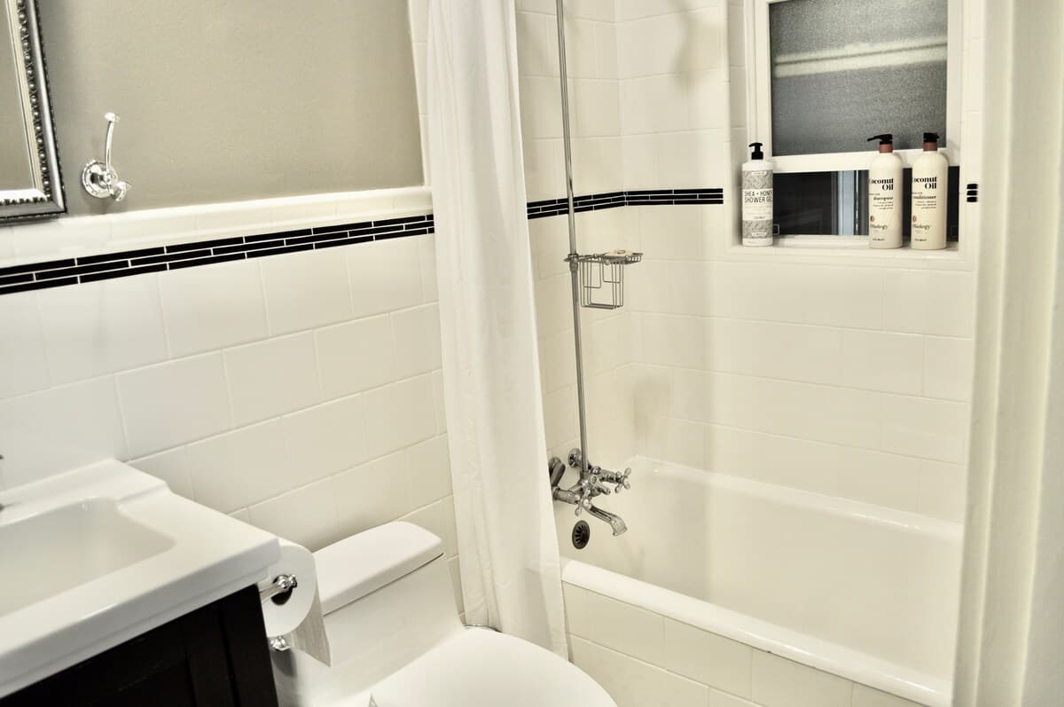 1926 Marina condo, private entrance, garden view - Photo 33