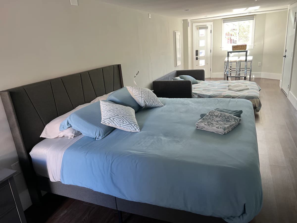 Modern Studio in SF with Luxury Backyard - Photo 7