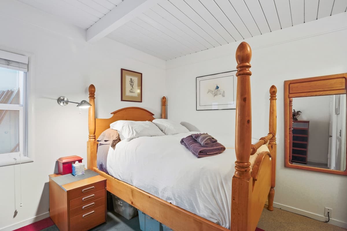 Home in Menlo Park · ★4.67 · 2 bedrooms · 2 beds · 1 bath - Image 17