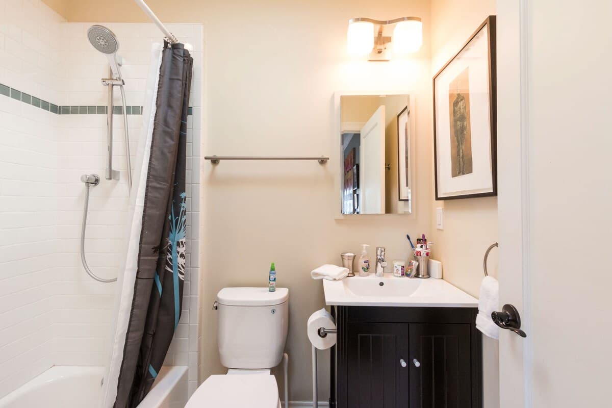 Art-Filled Home Near BART, Free Parking, Sleeps 14 - Photo 35