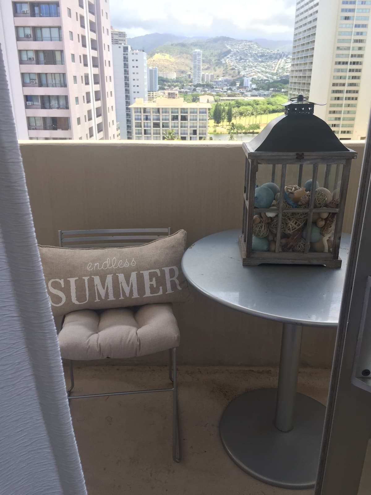 Condo in Honolulu · ★4.79 · Studio · 1 bed · 1 shared bath - Image 14