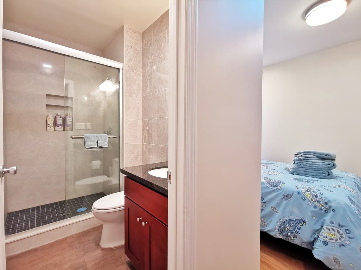 Private Upper Level, 3BR/3BA Near BART - Photo 23