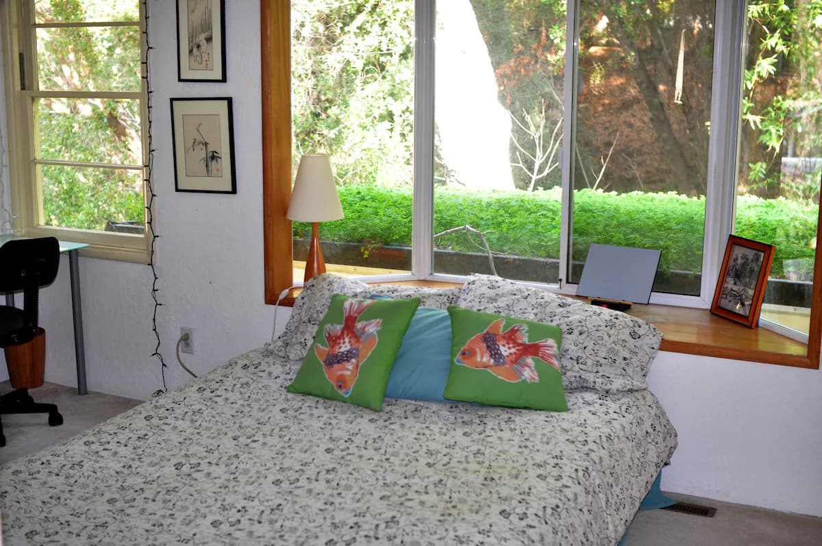 Home in Palo Alto · ★4.89 · 4 bedrooms · 4 beds · 2 baths - Image 7
