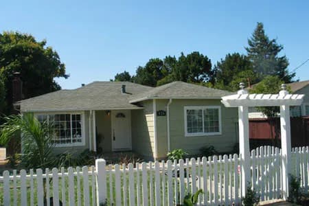 Home in Redwood City · ★4.8 · 3 bedrooms · 4 beds · 2 baths - Image 17