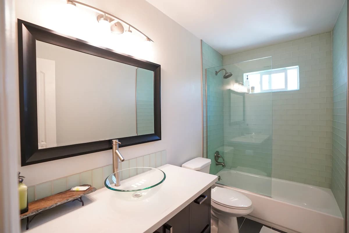 Home in Redwood City · ★4.8 · 3 bedrooms · 4 beds · 2 baths - Image 13