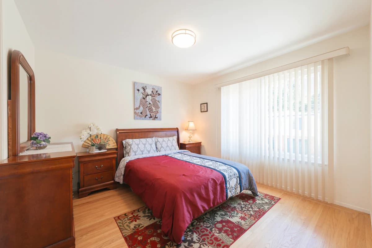 Home in Daly City · ★4.86 · 3 bedrooms · 5 beds · 2 baths - Image 17