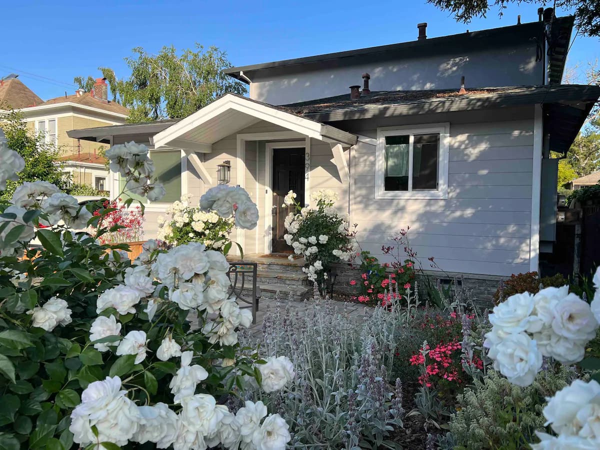 Home in Mountain View · ★4.82 · 2 bedrooms · 3 beds · 1.5 baths - Image 24