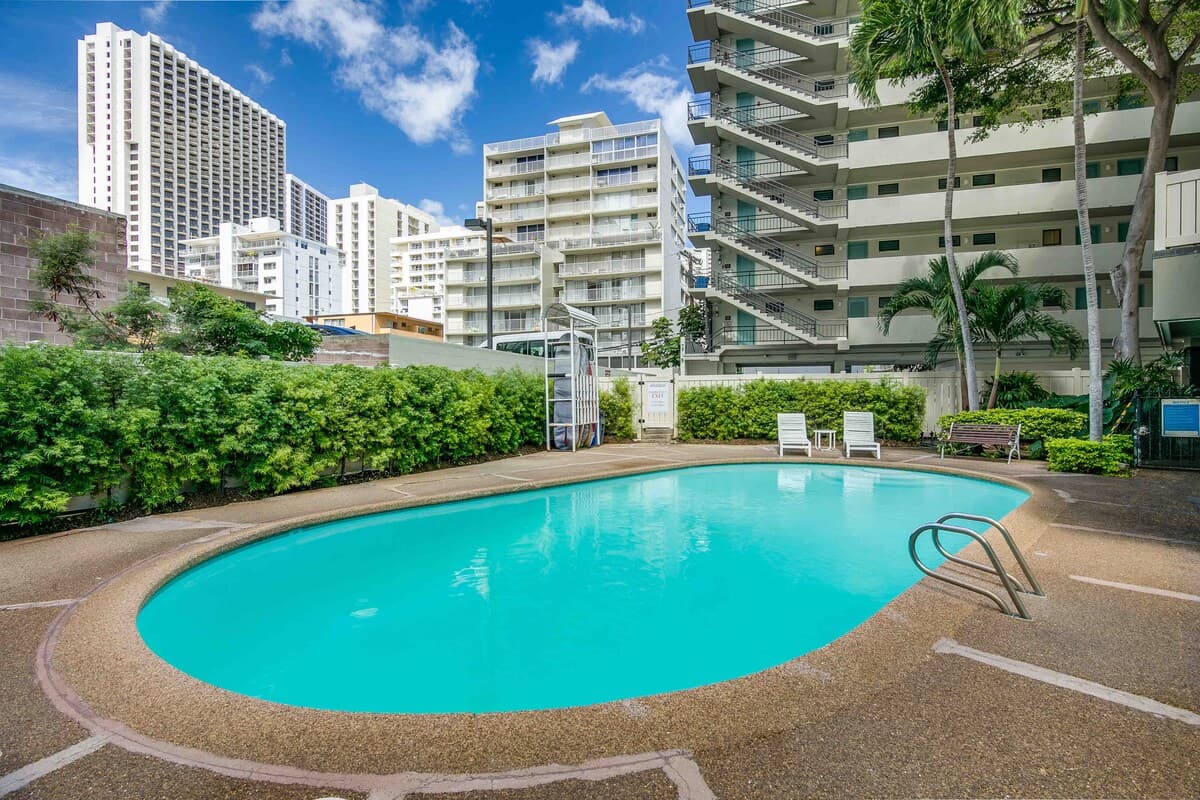 Waikiki Bungalow - Image 20