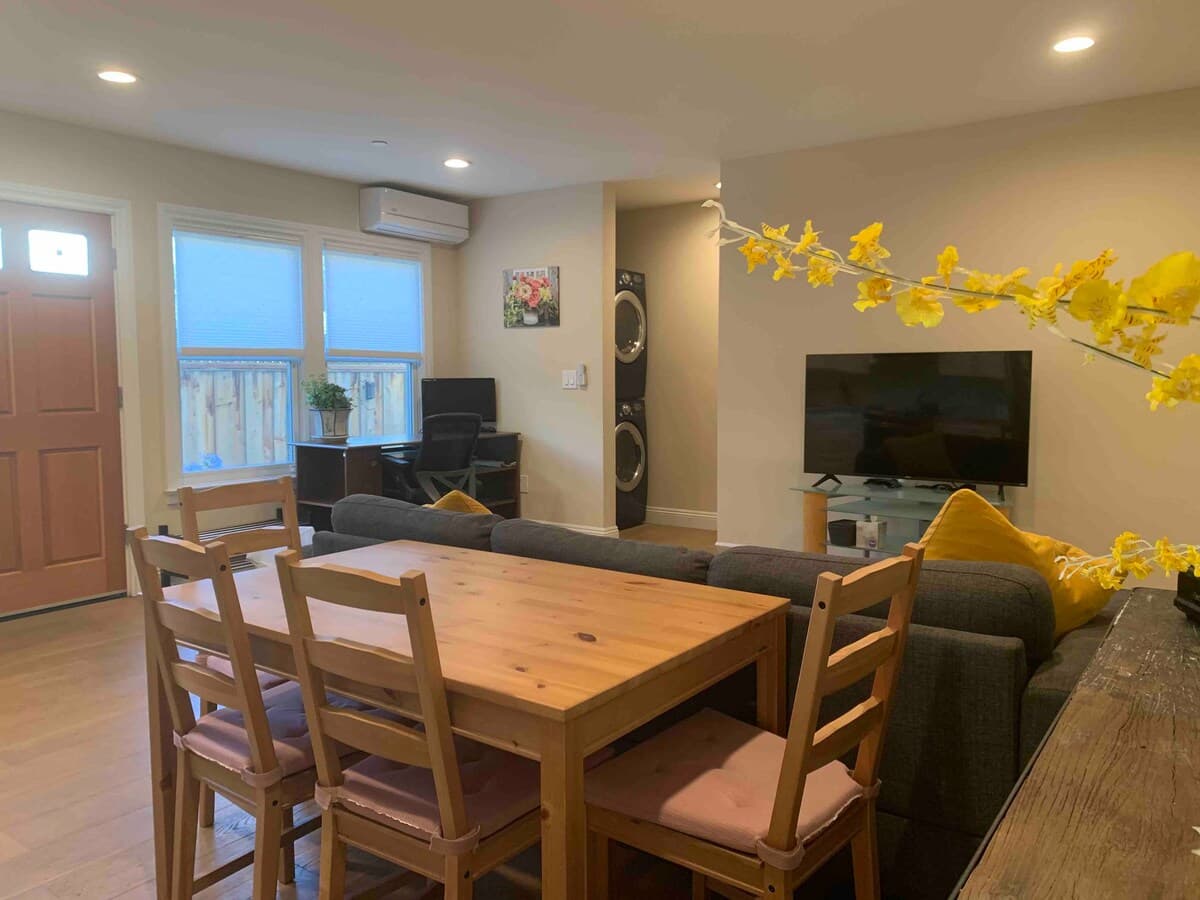 Guesthouse in Redwood City · ★4.98 · 1 bedroom · 1 bed · 1 bath - Image 12
