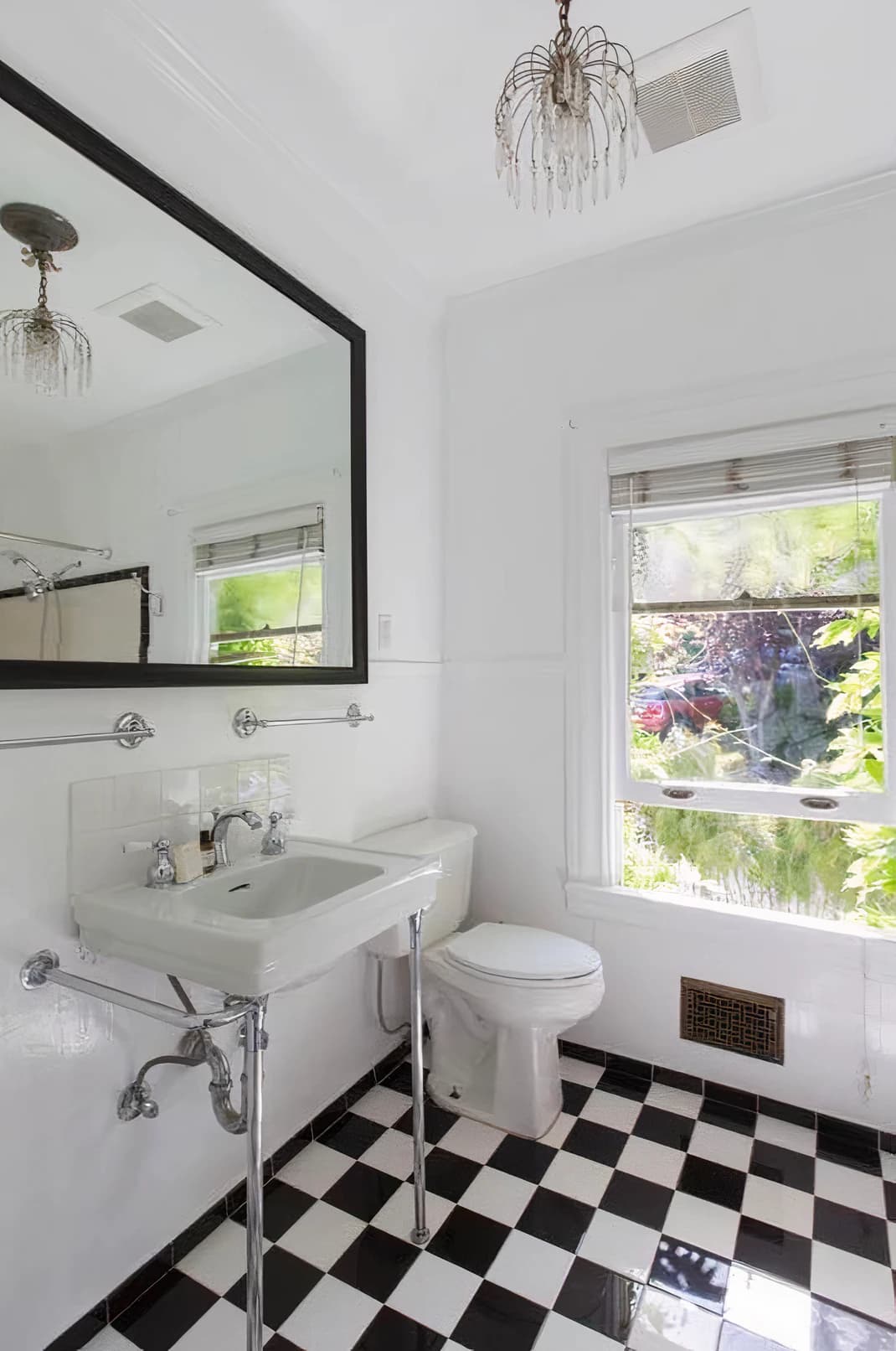 Edwardian Villa with Panoramic Views & Sauna - Photo 23