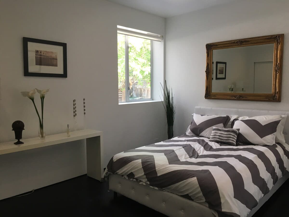 Home in Menlo Park · ★4.84 · 3 bedrooms · 3 beds · 3 baths - Image 10