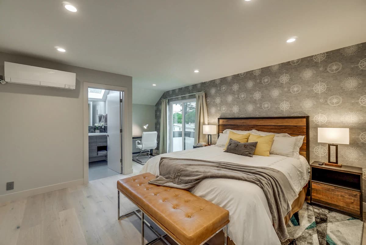 Home in Palo Alto · ★4.96 · 5 bedrooms · 7 beds · 4.5 baths - Image 25