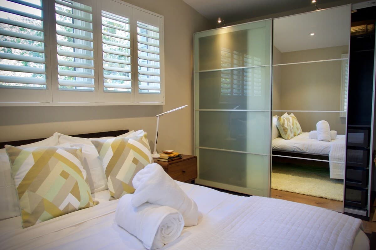 Home in Palo Alto · ★4.95 · 3 bedrooms · 3 beds · 3 baths - Image 26