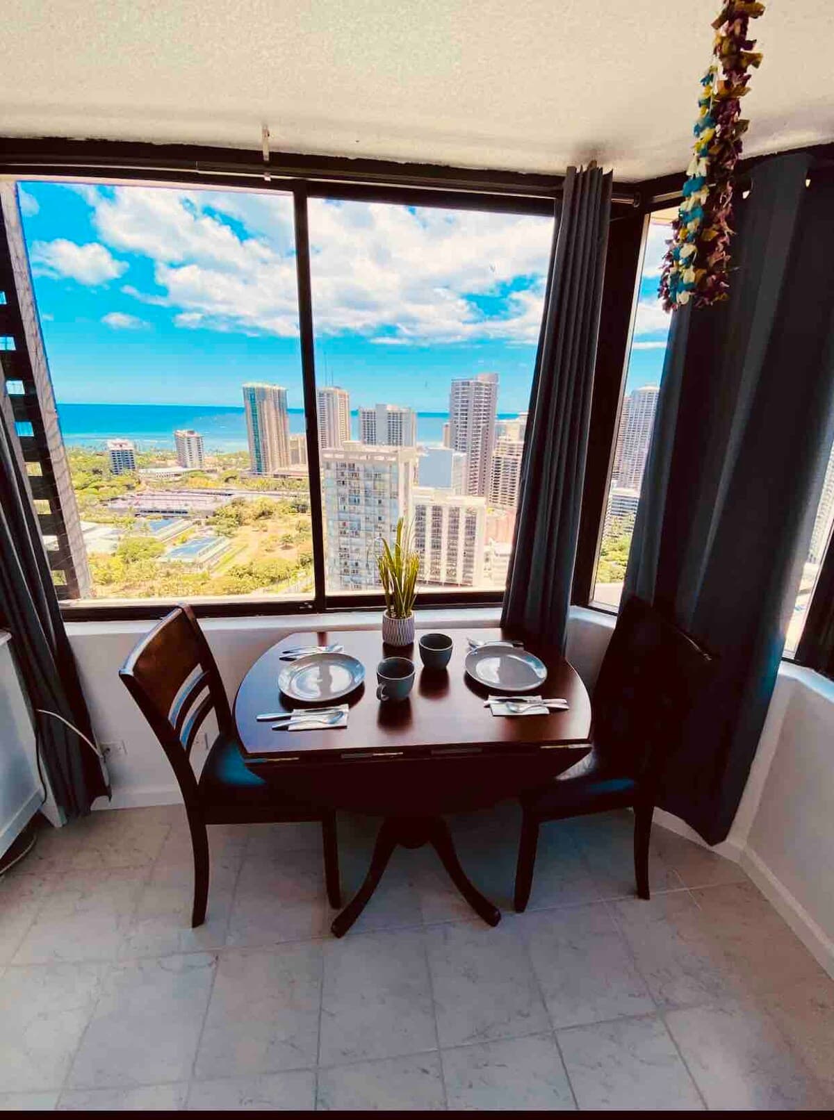 Condo in Honolulu · ★4.58 · 2 bedrooms · 3 beds · 2 baths - Image 7