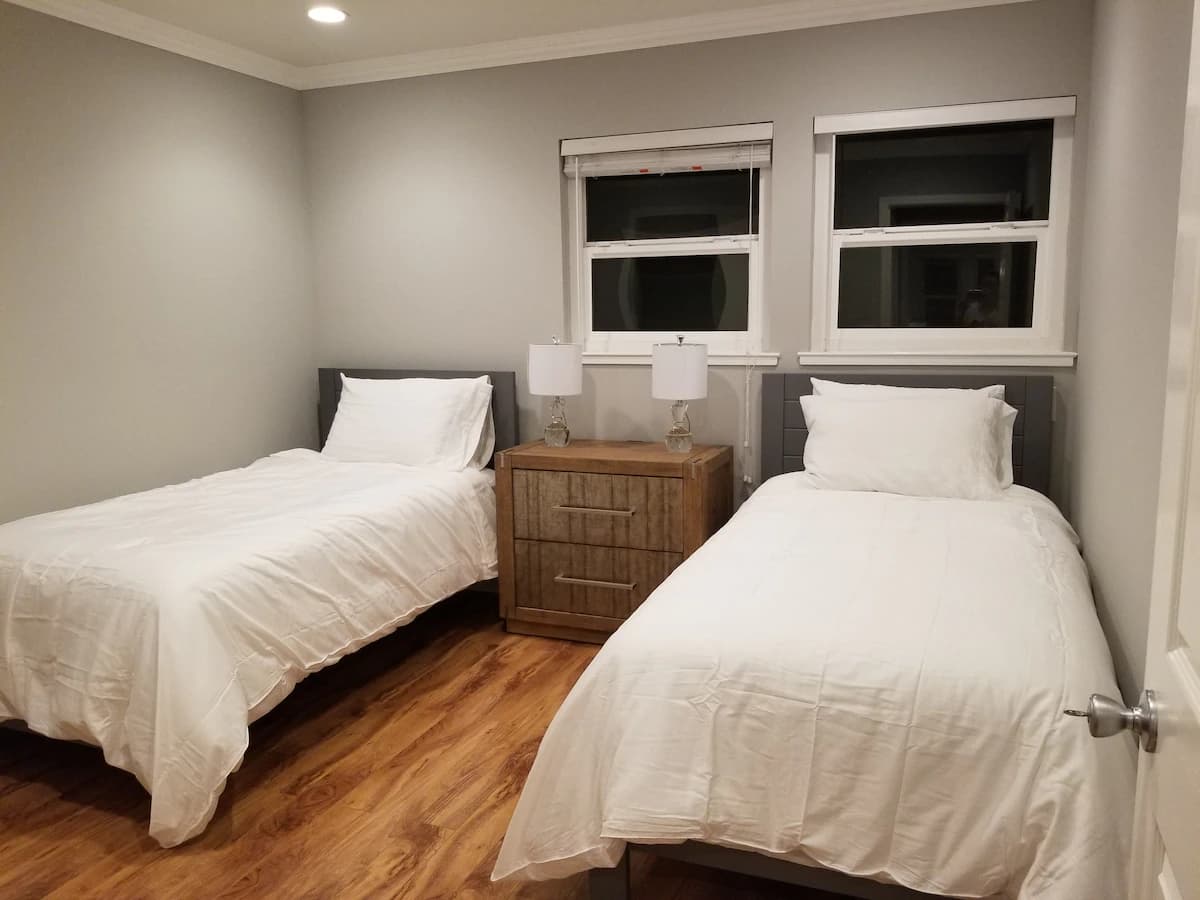 Condo in Palo Alto · ★4.91 · 4 bedrooms · 7 beds · 2 baths - Image 40