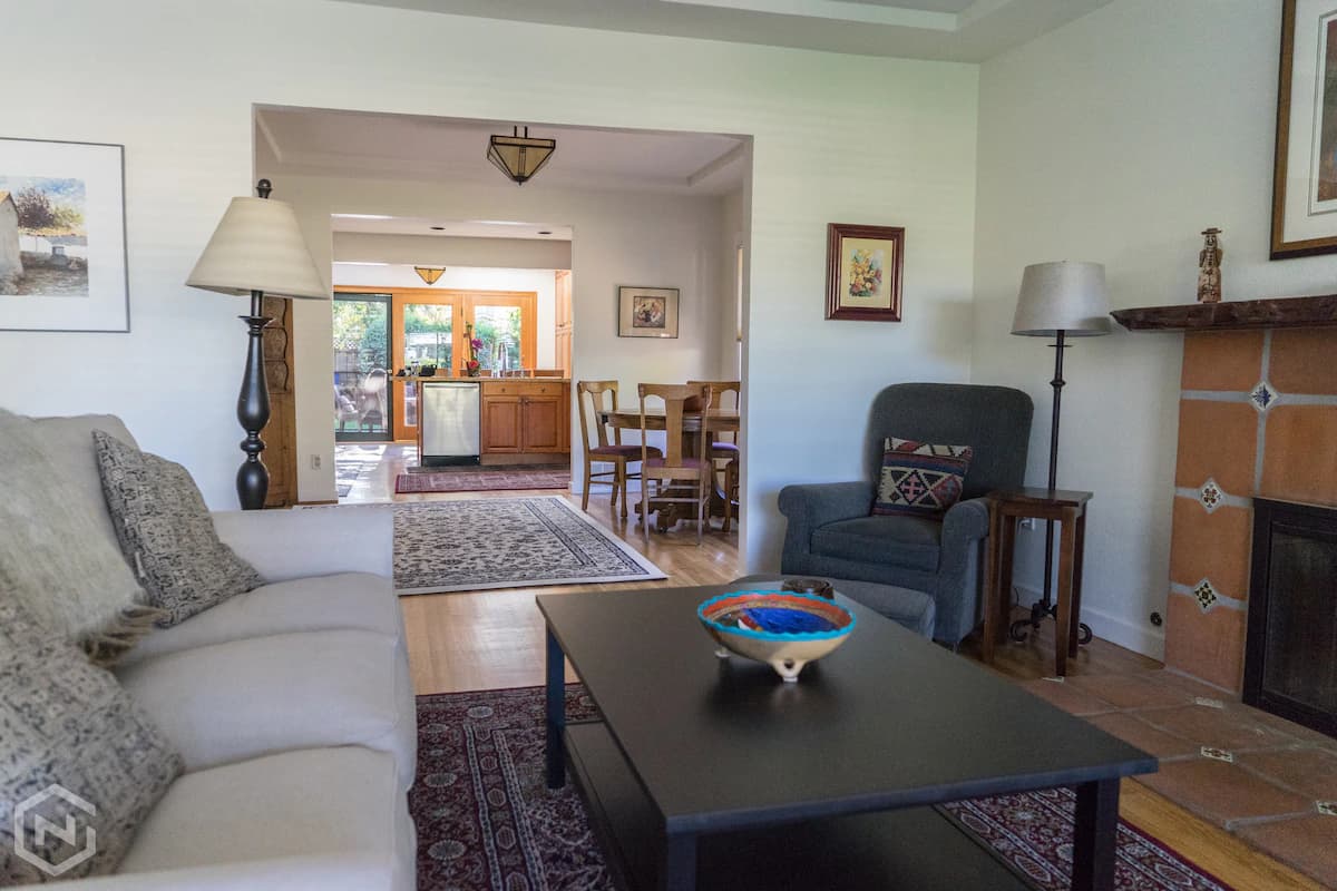 Home in Palo Alto · ★4.93 · 4 bedrooms · 4 beds · 3 baths - Image 6