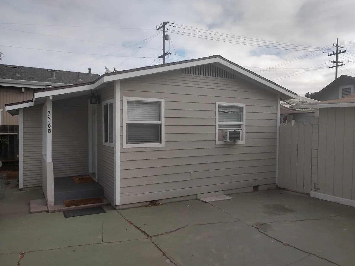 Guesthouse in Redwood City · ★4.96 · 1 bedroom · 1 bed · 1 bath - Image 1