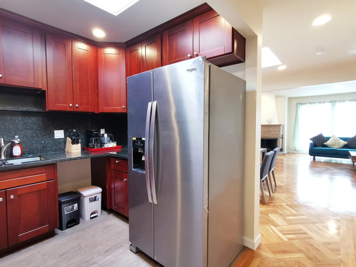 Private Upper Level, 3BR/3BA Near BART - Photo 6